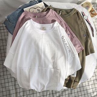 Elbow-sleeve Japanese Character Paneled T-shirt