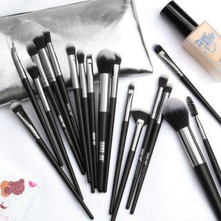 Set Of 18: Makeup Brush With Pouch