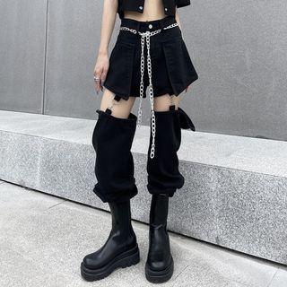 Straight Leg Jeans / Chain