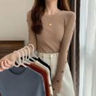 Long-sleeve Round-neck Buttoned Knit Top