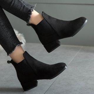 Low-heel Chelsea Boots