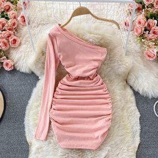 Single Shoulder Ruched Sheath Dress