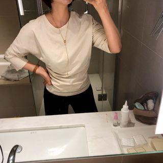 Button-back Stitched T-shirt