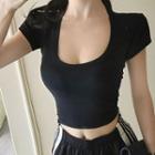 Scoop-neck Short-sleeve Cropped T-shirt