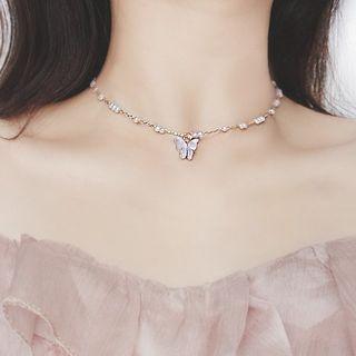 Faux Pearl Butterfly Pendant Choker