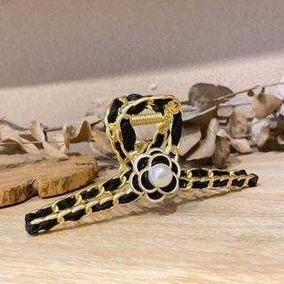 Flower Hair Claw Black - One Size