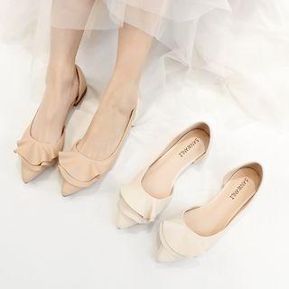 Pointed Ruffle Flats