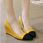 Two-tone Wedged Pumps