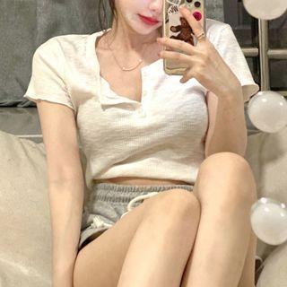 Short-sleeve Henley Cropped T-shirt / Drawstring Shorts