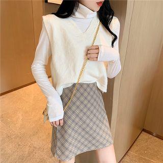 Plain Vest / Mock Neck Plain Top / High-waist Plaid Skirt