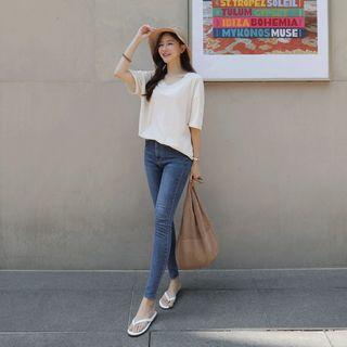 Basic V-neck Boxy T-shirt