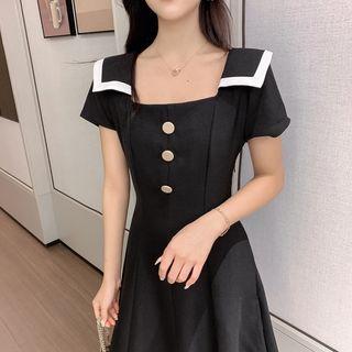 Short-sleeve Peter Pan Collar Slim Fit Dress