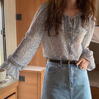 Bell-sleeve Collar Floral Blouse