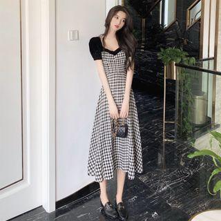 Puff-sleeve V-neck Plaid Dress