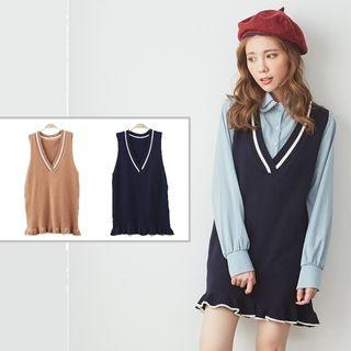 Ruffled Hem V-neck Knit Vest