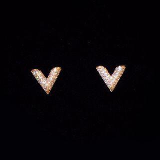Lettering Ear Stud