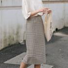 Elbow-sleeve T-shirt / Checker A-line Midi Pencil Skirt