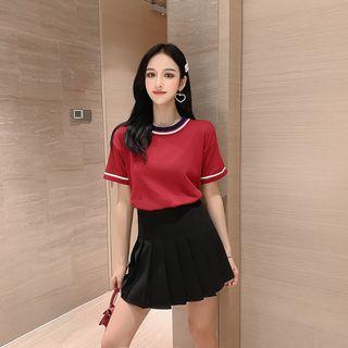 Set: Short-sleeve Contrast Trim T-shirt + Mini Pleated Skirt
