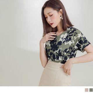 Short-sleeve V-neck Flower T-shirt