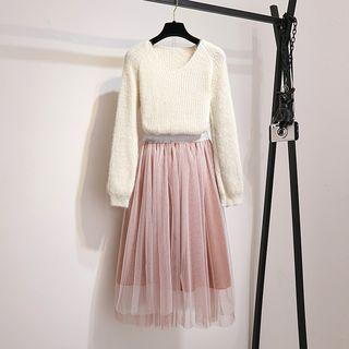 V-neck Sweater / Midi A-line Mesh Skirt / Set