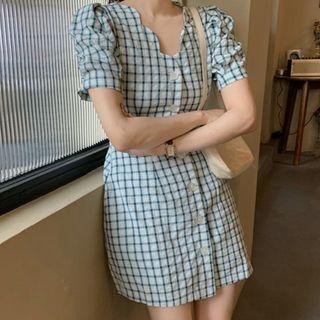 Short Sleeve V-neck Scallop-edge Check Mini Shift Dress