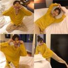 Plain Long-sleeve T-shirt / Checked Cropped Harem Pants