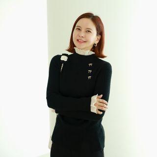 Contrast-frilled Ribbon-button Knit Top