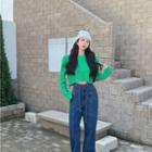 Long-sleeve Cropped T-shirt / High-waist Wide-leg Jeans
