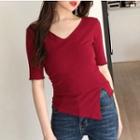 Short-sleeve V-neck Slit T-shirt
