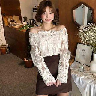 Set: Off Shoulder Long-sleeve Lace Top + Camisole