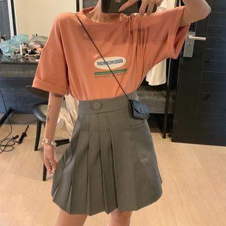 Elbow-sleeve Letter T-shirt / A-line Mini Pleated Skirt