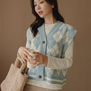 Sleeveless Argyle Woolen Cardigan