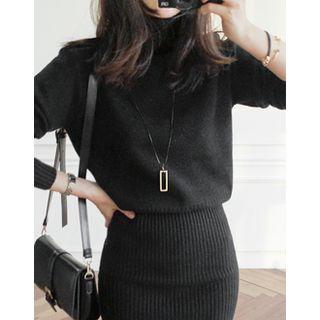Square Metallic Necklace