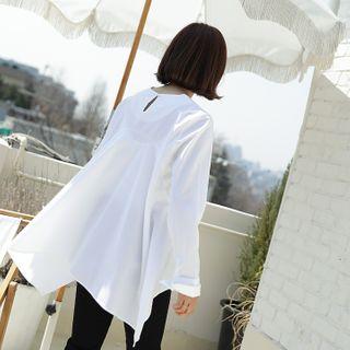 Round-neck Flared-back Blouse