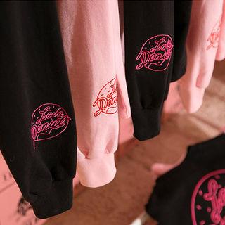 Turtle-neck Pocket-front Lettering Pullover