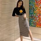 Elbow-sleeve Printed T-shirt / Asymmetric Gingham Fitted Skirt