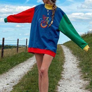 Color-blocked Lettering Turtleneck Pullover