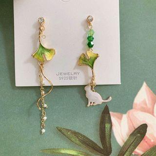 Non-matching Cat Dangle Earring / Clip-on Earring