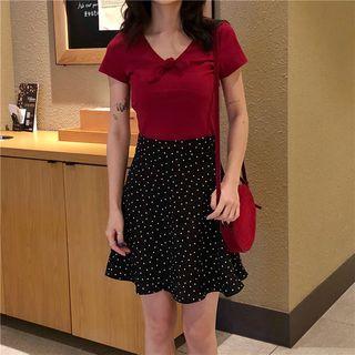 V-neck Short-sleeve T-shirt / Dotted A-line Skirt