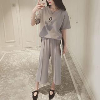 Set: Printed Short Sleeve T-shirt + Plain Cropped Pants