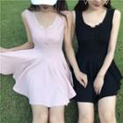 Lace Slim-fit Sleeveless Dress