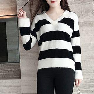 V-neck Stripe Pullover
