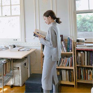 Mock-neck Sweater / Midi Knit Skirt