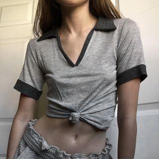 Short-sleeve Colour-block V-neck Crop Top
