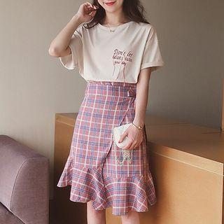 Set : Short-sleeve T-shirt + Plaid Midi Skirt