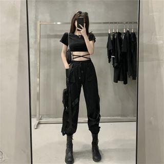 Crisscross Short-sleeve T-shirt / Cargo Jogger Pants