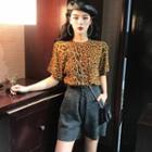 Short-sleeve Leopard Print T-shirt / Knit Wide-leg Shorts