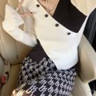 V-neck Two Tone Cropped Top / High-waist Printed Straight-cut Pants