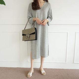 V-neck 3/4-sleeve Knit Dress