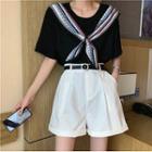 Short-sleeve Paneled T-shirt / Belted Wide-leg Shorts